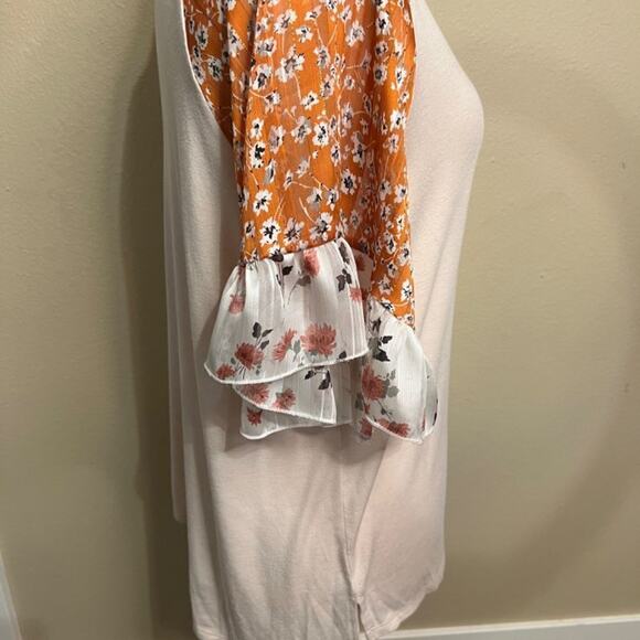 Hailey & Co knit v neck top ivory with floral inset bell sleeves Sz L - Picture 4 of 8